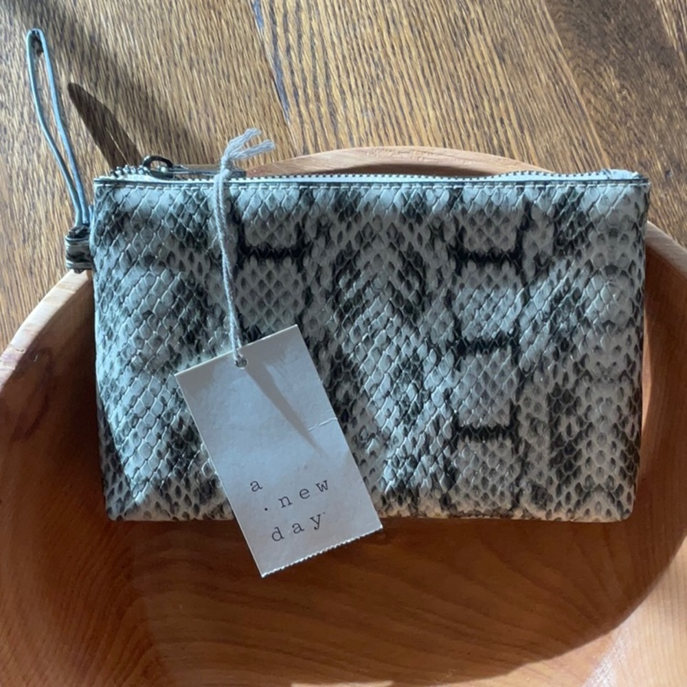 NWT cream and gray wristlet, faux snakeskin